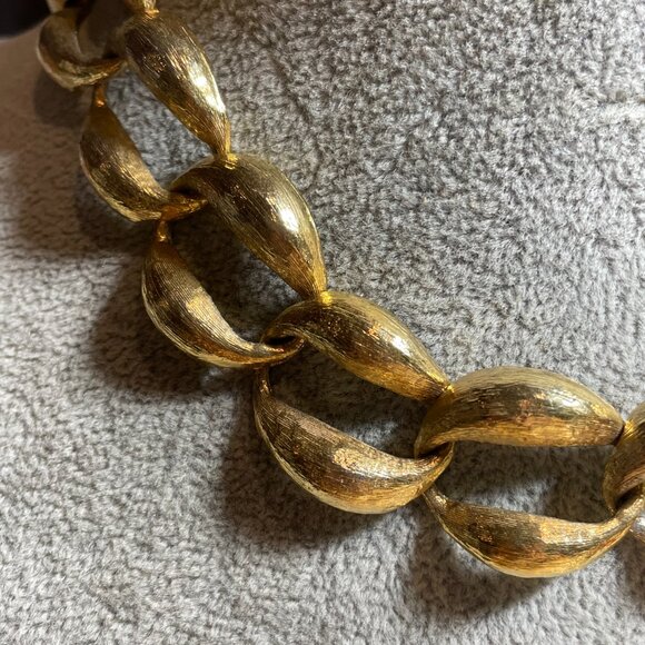 Vintage 90s Chunky Large Links Gold Tone Collar Choker Necklace 16” L - Picture 2 of 6